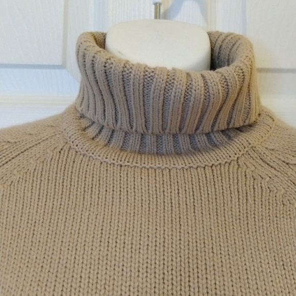 Future Wear TN sweater - NWOT - Picture 2 of 6